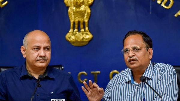 मुश्किलों में AAP! सिसोदिया-जैन को ACB ने भेजा दूसरा समन, क्या है 2000 करोड़ के क्लासरूम घोटाले का पूरा मामला?