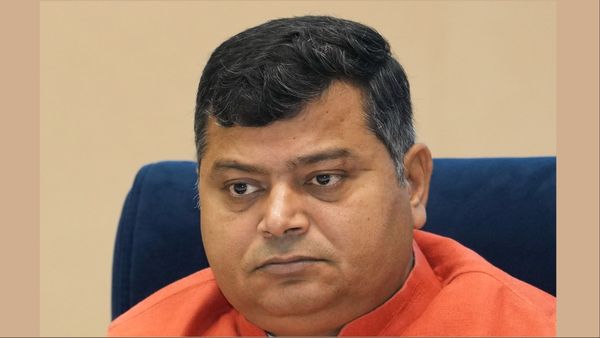 कौन हैं मोदी के मंत्री राजभूषण चौधरी? जिनको करना पड़ा कोर्ट में सरेंडर, किस केस में फंसे हैं? क्या है मामला