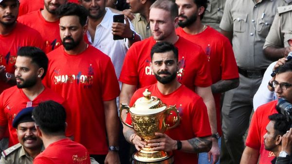 चिन्नास्वामी स्टेडियम भगदड़ मामले में कोर्ट का अहम फैसला, RCB के मार्केटिंग हेड को किया गया था गिरफ्तार