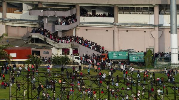 दुखद: अंदर RCB का जश्न, बाहर हुई 11 लोगों की मौत, BCCI और IPL ने पल्ला झाड़ा