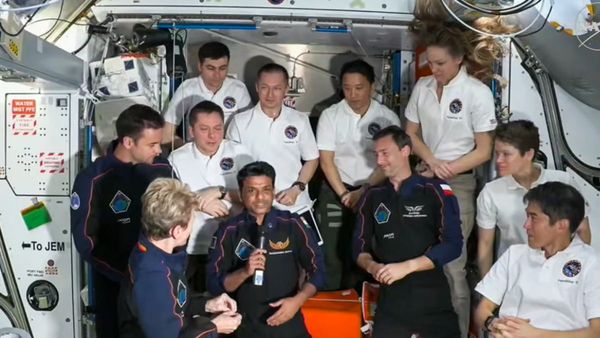 ISS पहुंचकर शुंभाशु शुक्‍ला ने जय हिंद, जय भारत बोलते हुए भेजा ये पहला संदेश, देखें Video