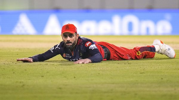 Virat Kohli ने मुशीर खान को सरेआम किया बेइज्जत! दिग्गज बोले- वह अपने बेटे को भी नहीं छोड़ता