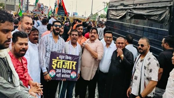 MP News: जबलपुर में फ्लाईओवर ब्रिज लोकार्पण को लेकर कांग्रेस का हल्ला बोल, पुलिस ने की पानी की बौछार