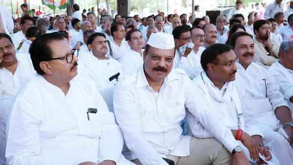 MP News: हाईकोर्ट परिसर में अंबेडकर प्रतिमा की मांग पर कांग्रेस की हुंकार, ग्वालियर में संविधान सत्याग्रह