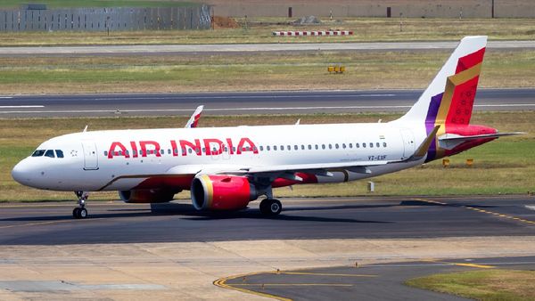 Air India के लिए जुलाई भी 'मनहूस'! AI-2414 फ्लाइट का पायलट बेहोश, जानें कैसे टला प्लेन क्रैश होने से?
