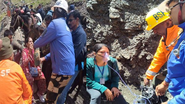 Amarnath Yatra: जहां तीर्थयात्रियों की सांसें डगमगाईं, वहां थामा हाथ, अमरनाथ यात्रा में देवदूत बने BSF जवान