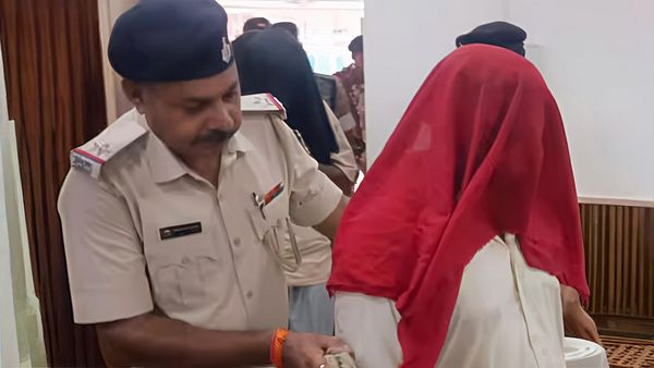 Bihar News: ‘शादी कराओ, पैसे लूटो और गायब हो जाओ’, बक्सर में शादी के नाम पर बड़ा फर्जीवाड़ा, जानिए पूरा मामला