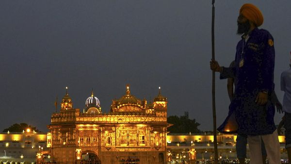 Punjab: अमृतसर के स्‍वर्ण मंदिर को बम से उड़ाने की मिली धमकी, बढ़ाई गई सुरक्षा, जांच में जुटी पुलिस