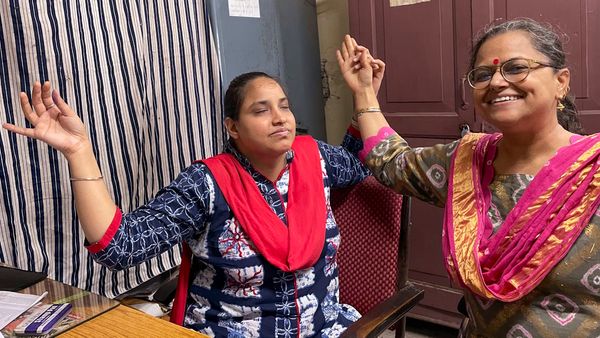 Success Story: गुरदीप कौर सुन-देख-बोल नहीं सकतीं, फिर किस तरीके से बनीं सरकारी नौकरी पाने वाली पहली महिला