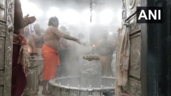 Sawan 2025: सावन का पहला सोमवार आज, चारों ओर 'हर-हर महादेव' की गूंज, महाकाल बाबा की हुई भस्म आरती 