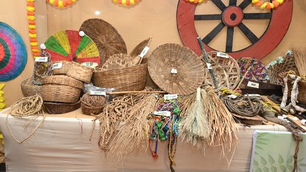 Chhattisgarh News: मुख्यमंत्री निवास में हरेली उत्सव: छत्तीसगढ़ी परंपराओं की झलक, पारंपरिक कृषि यंत्रों के साथ बिखरी सांस्कृतिक छटा