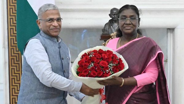 क्या उपराष्ट्रपति बनने वाले हैं राज्यसभा के उपसभापति Harivansh, अचानक राष्ट्रपति से मुलाकात के बाद चर्चा तेज