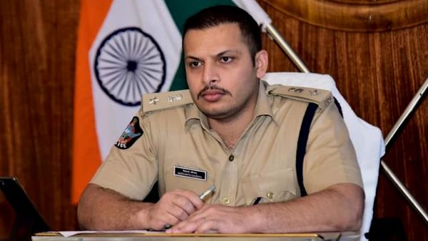 IPS की कुर्सी छोड़ने पर क्यों मजबूर हुए सिद्धार्थ कौशल? UPSC क्रैक कर 13 साल बाद VRS की वजह क्या है?