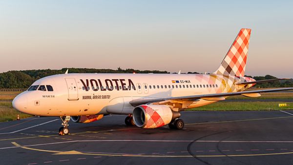 Italy Airport पर खौफनाक हादसा! विमान के जेट इंजन में फंसने से युवक के उड़े चिथड़े, जानें कौन था-कैसे फंसा?