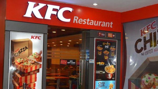 KFC बेचने लगा सिर्फ शाकाहारी भोजन! गाजियाबाद में कांवड़ यात्रा के नाम पर दबाव, पुलिस एक्शन के बाद बदला मेन्यू