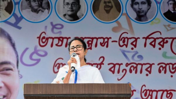 भाषा विवाद की आंच से बंगाल में गरमाई सियासत, ममता का केंद्र को दो टूक- बंगाल में भाषाई आतंक नहीं चलेगा