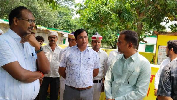 हद हो गई भ्रष्टाचार की! प्रधान और सचिव ' निगल गए' शौचालय के पैसे, DM ने उठाया यह कदम