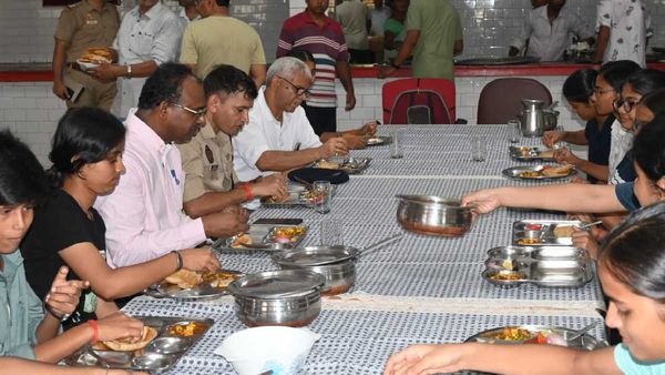 DM ने किया कुछ ऐसा काम, बच्चों की खुशी का नहीं रहा ठिकाना, जानिए पूरा मामला