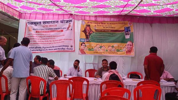 Gorakhpur News: बिजली की भारी कटौती से आमजन बेहाल, लोगों में आक्रोश