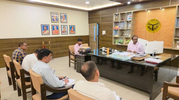 Maharajganj News: जिलाधिकारी की नई पहल, अब खुद जानेंगे जनशिकायतों के निस्तारण का हाल