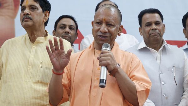 जयप्रकाश नारायण ने भारत-भारतीयता और जीवन मूल्यों के लिए आगे बढ़ाया था अपना जीवनः सीएम योगी