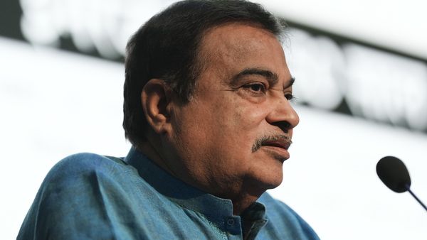 केंद्रीय मंत्री Nitin Gadkari ने भी मानी देश में बढ़ रही गरीबी, 'सारा पैसा कुछ अमीरों के हाथ में जा रहा है'