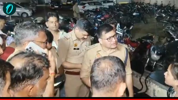 Hapur accident: हाईवे पर तेज रफ्तार कैंटर से टकराई बाइक, पांच मासूमों की दर्दनाक मौत