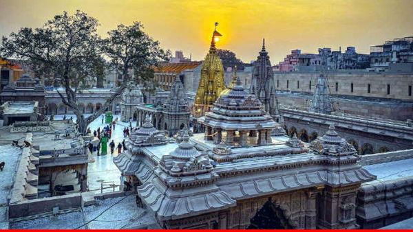Kashi Vishwanath मंदिर में रुद्राभिषेक अब हो सकता है महंगा, सावन से पहले मंदिर प्रशासन ने दिए संकेत