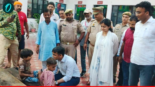 Varanasi News: बाढ़ राहत शिविर में व्यवस्थाओं का डीएम ने लिया जायज़ा, कहा- शिकायतों पर तुरंत होगी कार्रवाई