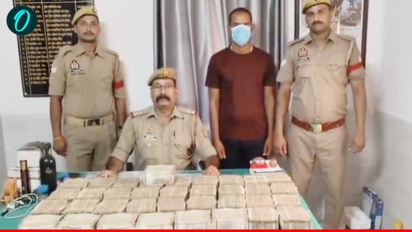 Cash Recovery: 1.80 करोड़ कैश लेकर सफर कर रहा था शख्स, बलिया स्टेशन पहुंचते ही फेल हो गई सारी चालाकी