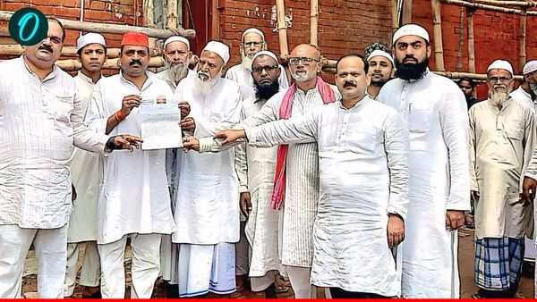 Varanasi News: काशी में सपा का डिंपल यादव के समर्थन में बड़ा प्रदर्शन, मौलाना रशीदी की गिरफ्तारी की मांग