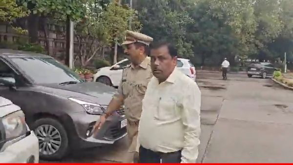 UP News: सचिव पर ऑफिस में महिला से गलत व्यवहार का आरोप, मंत्री असीम अरुण ने तुरंत बुलाई पुलिस