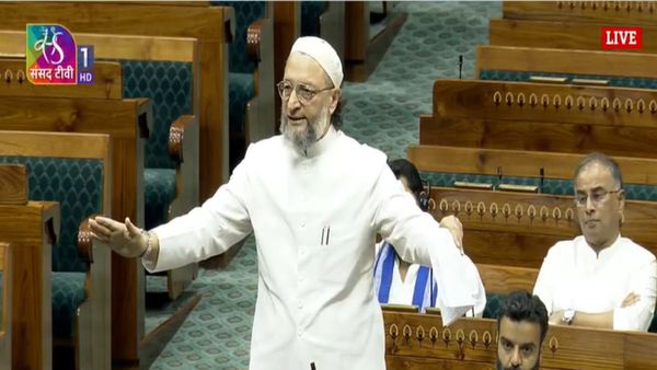 'पानी और खून साथ नहीं बहेंगे, आप क्रिकेट मैच खेलेंगे', भारत-पाक मैच के फैसले पर ओवैसी ने पीएम से किया सवाल