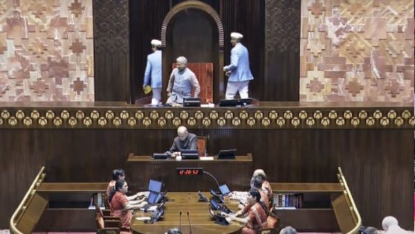 Sansad Mein Aaj Kya Hua: संसद के दोनों सदनों में बिहार SIR को लेकर हुआ जमकर हंगामा