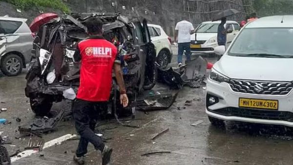 Mumbai-Pune Expressway पर बेकाबू ट्रेलर ने 20 गाड़ियां रौंदी, भारी बारिश ने बढ़ाई मुश्किलें, अलर्ट पर मुंबई