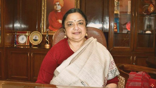 Santishree Dhulipudi Pandit: कौन हैं शांतिश्री धुलीपुडी पंडित, शिक्षा मंत्रालय ने किस बात को लेकर भेजा नोटिस