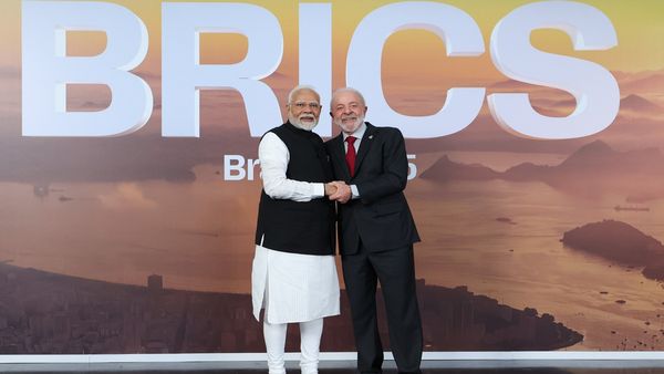 BRICS Summit में PM Modi की जोरदार एंट्री, ब्राजील के प्रधानमंत्री ने गले लगाकर किया स्वागत