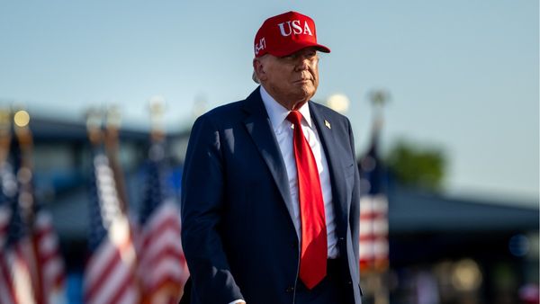 अमेरिकी राष्ट्रपति ट्रंप की सुरक्षा में सेंध? बेडमिन्स्टर गोल्फ कोर्स के ऊपर घुसा प्लेन, मचा हड़कंप