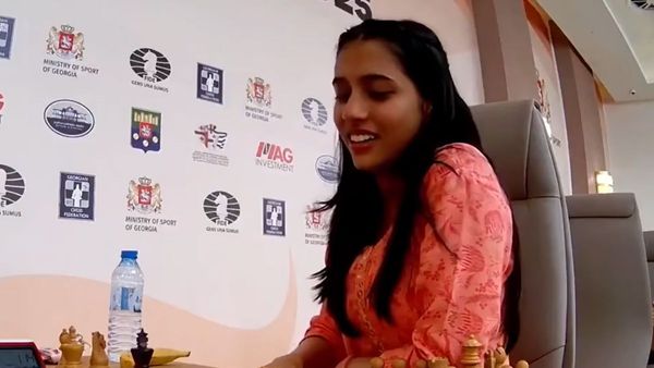 दिव्या देशमुख बनीं महिला शतरंज विश्व कप 2025 की सबसे कम उम्र की विजेता, सम्‍मानित करेगी फडणवीस सरकार