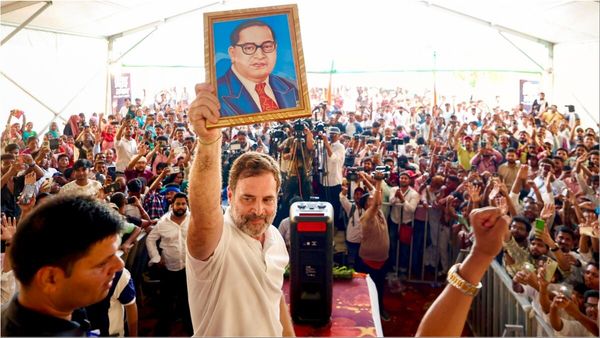 कांग्रेस की संविधान पर राजनीति को अंबेडकर का अतीत कर रहा है बेनकाब