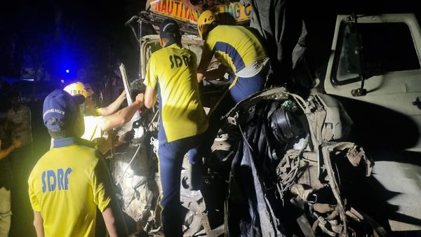 Uttarakhand news: उत्तराखंड के ऋषिकेश में दर्दनाक हादसा, ट्रक व ट्रोले की टक्कर के बाद आग लगने से दो की मौत