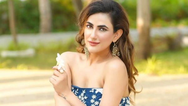 डायरेक्टर को चप्पल से पीटने वाली रुचि गुज्जर बुरी फंसी, लग रहे ब्लैकमेलिंग के आरोप, डायरेक्टर ने उठाया ये कदम