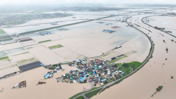 दक्षिण कोरिया में बारिश का कहर: 17 की मौत, 11 लापता, भूस्खलन और बाढ़ से तबाही!