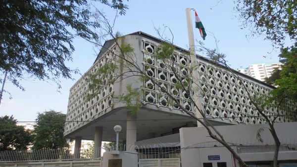 Thailand-Cambodia Conflict: तनाव के बीच भारतीय दूतावास ने जारी की एडवायजरी, काम की डिटेल जानें यहां