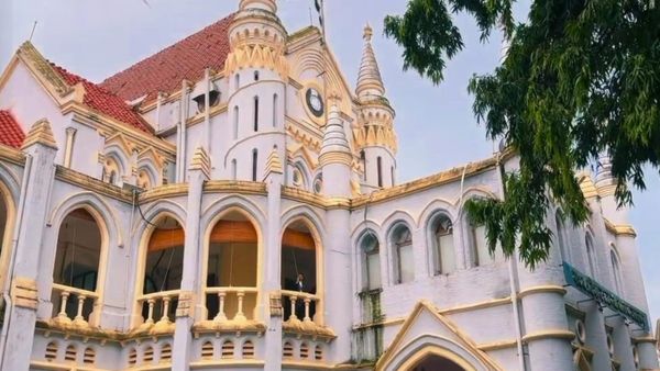 MP News: हाई कोर्ट खुद को सवर्ण, जिला कोर्ट को शूद्र मानता है, मध्य प्रदेश हाई कोर्ट की तीखी टिप्पणी