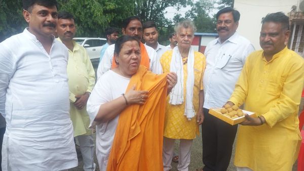 मालेगांव ब्लास्ट केस: साध्वी प्रज्ञा सिंह को क्लीन चिट, भोपाल में उमा भारती के बंगले पर क्यों मनाया जश्न,जानिए