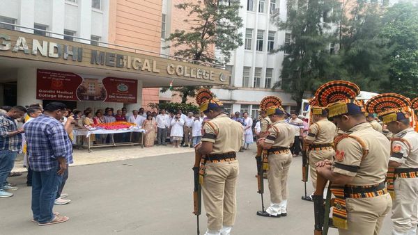 MP News: भोपाल में पहली बार राजकीय सम्मान के साथ देहदान, स्व रमा चौदा की स्मृति में एक प्रेरणादायी कदम