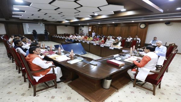 MP News: कैबिनेट मीटिंग, अधिकारियों को टैबलेट, 25,000 टैबलेट्स की खरीद, इंदौर-उज्जैन-पिथमपुर मेट्रो को मंजूरी