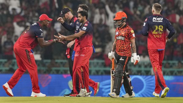 IPL 2026 से पहले RCB गेंदबाज का बुरा हाल, एक ओवर में लुटाए 29 रन! ऑक्शन में बरसा था पैसा ही पैसा