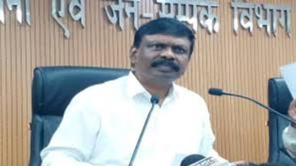 Bihar News: सरकारी विद्यालयों में शिक्षकों की उपलब्धता सुनिश्चित करें जिलाधिकारी : एस सिद्धार्थ